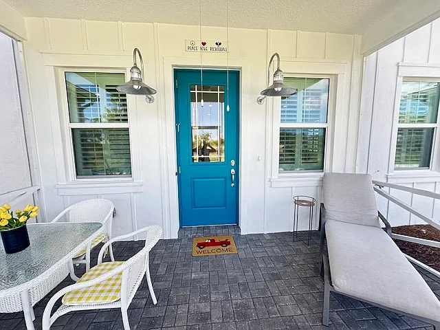 Great lanai area to work or relax.