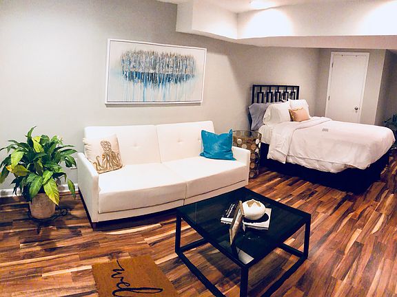3rd image of 637 W Nocturne Dr