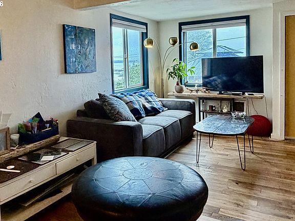 4th image of 589 Rivington St