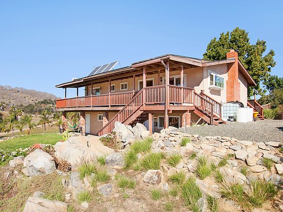 3rd image of 1031 Country Club Dr