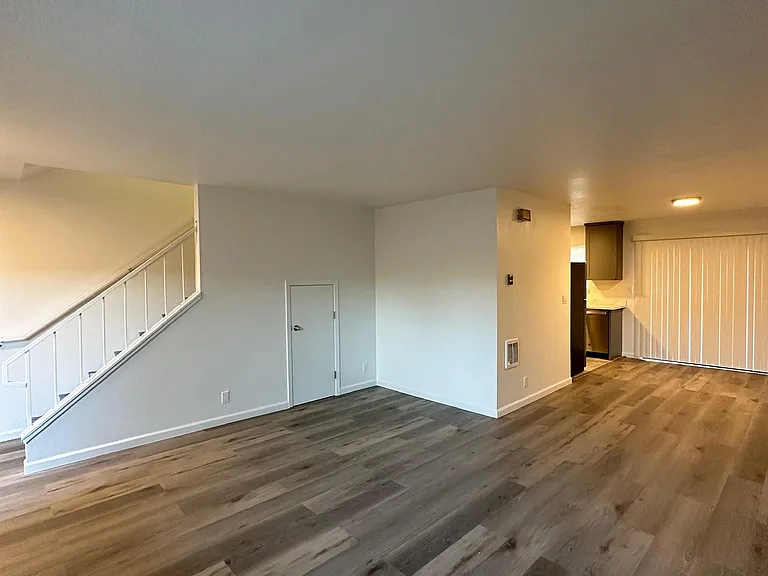 570 Dean St — Photo 2