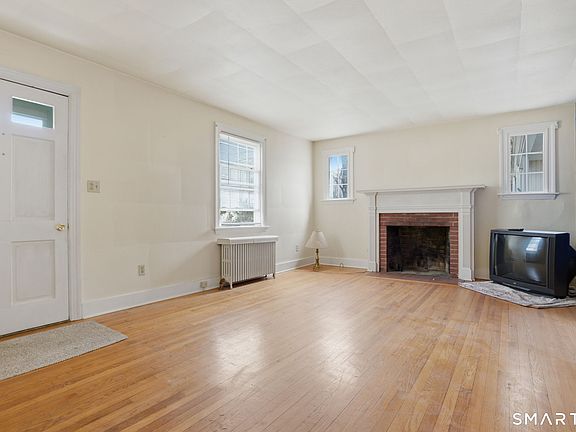 5th image of 310 Notch Hill Road