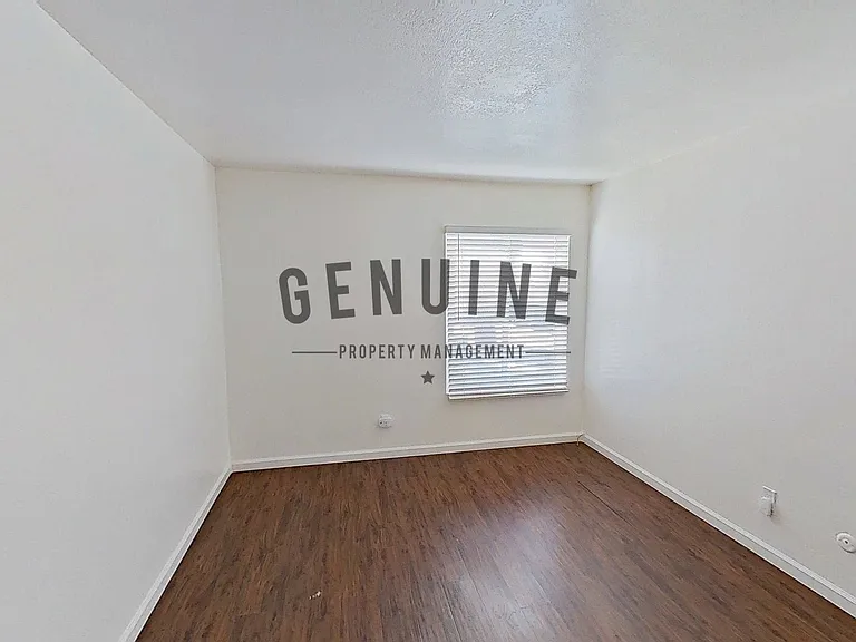 1040 W Macarthur Blvd #50 — Photo 7