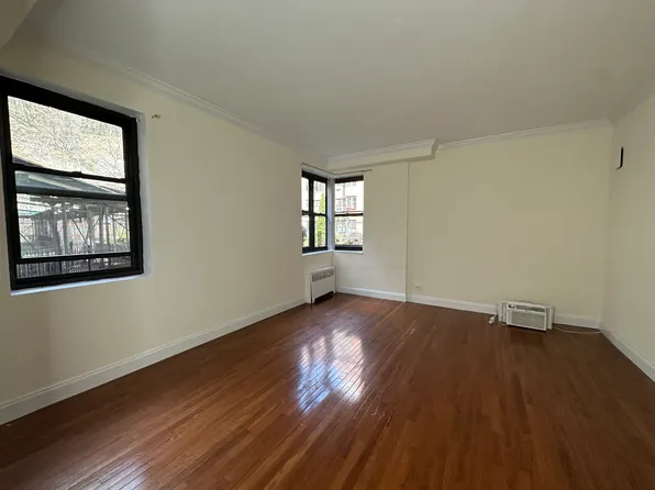 263 Bennett Avenue 2E image 1 of 4