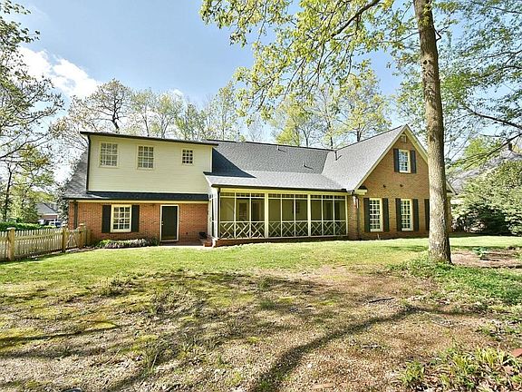 3rd image of 408 E Fox Den Dr