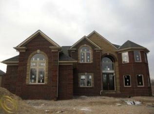 5539 Victoria Dr, West Bloomfield, MI 48322