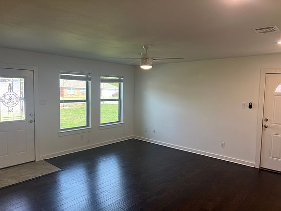 4th image of 610 6th St N #610