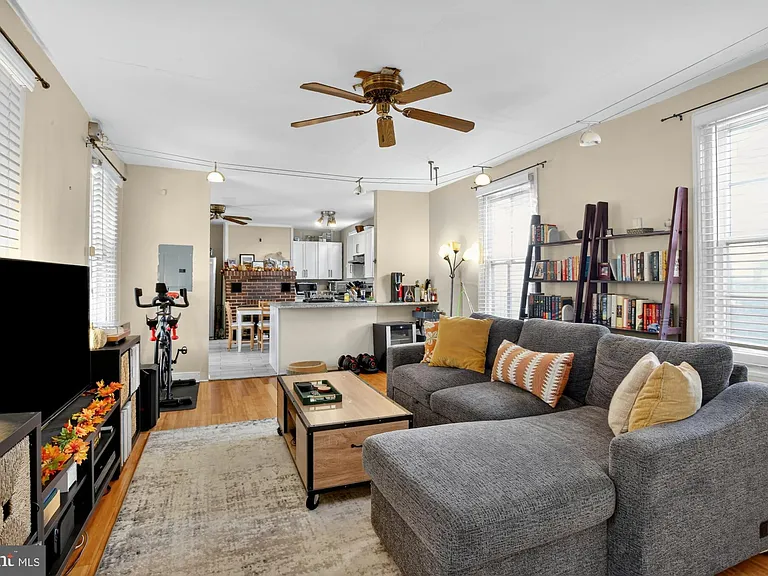 350 Green Ln #1R — Photo 2
