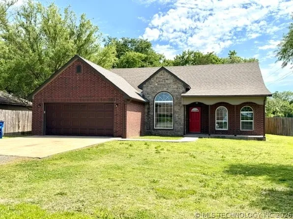 1502 NE 2nd St, Wagoner, OK 74467