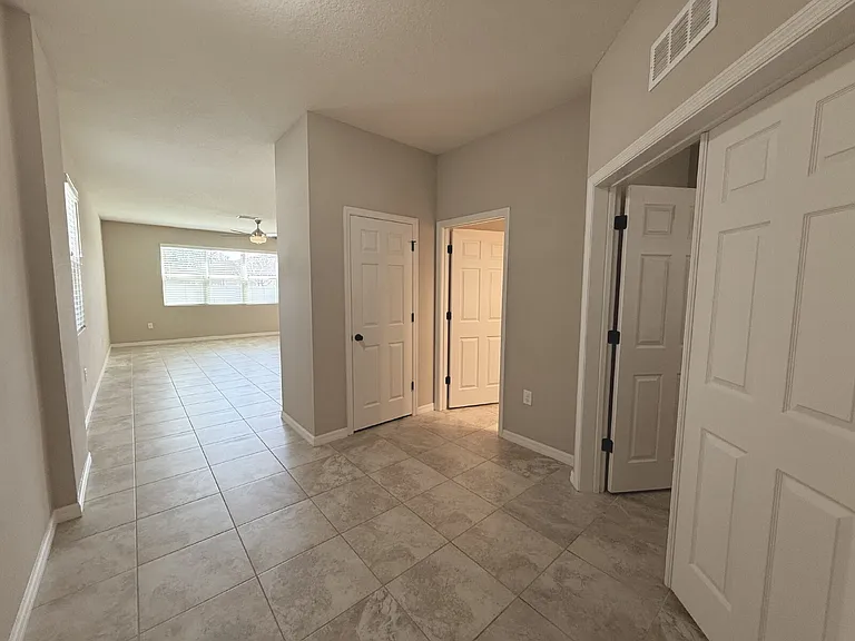 1946 Hidden Springs Dr — Photo 3