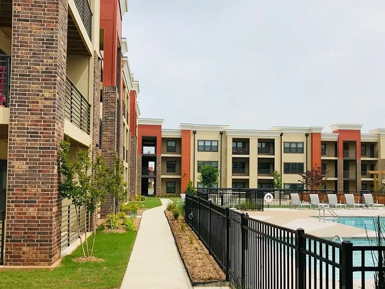 Crown Lone Oak Apartment Homes — Photo 10