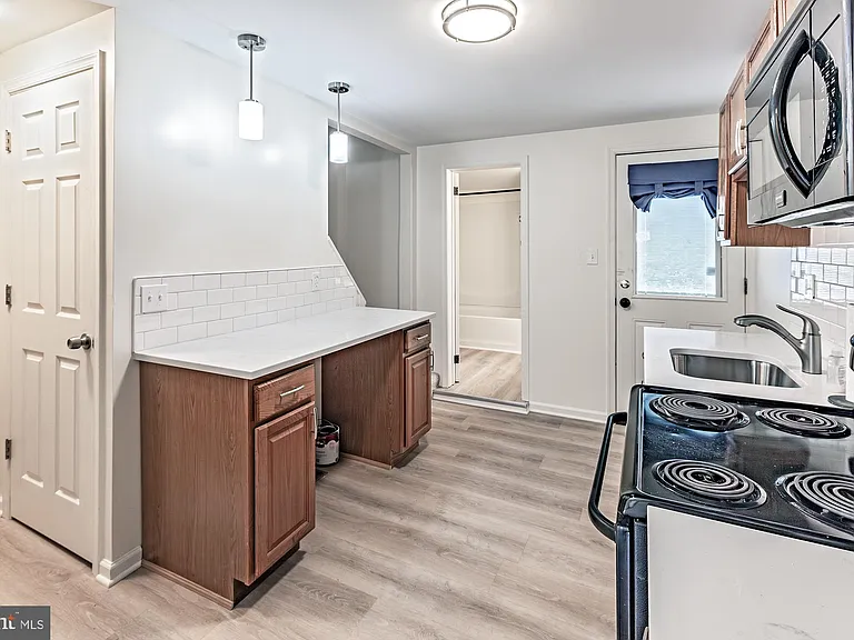 1010 Clayton St — Photo 4