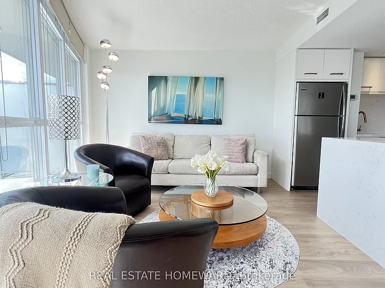 38 Dan Leckie Way #1512 — Photo 2