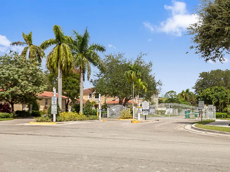 15250 SW 49th Ct — Photo 53