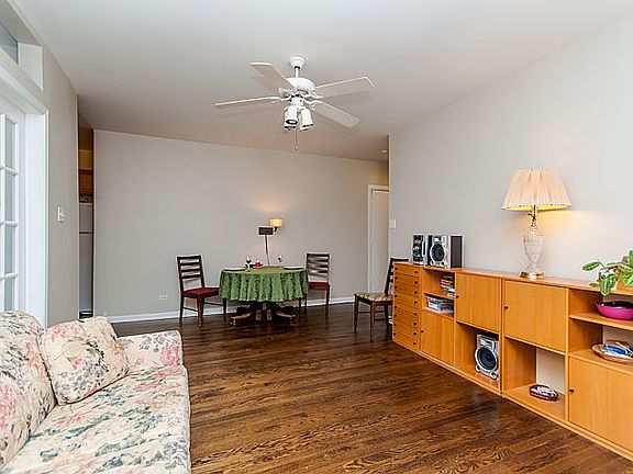 4th image of 1901 W Lunt Ave APT 1