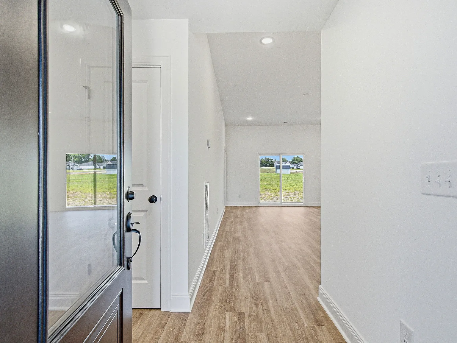 3 bed, 1451 sqft, $2,000 — Photo 3