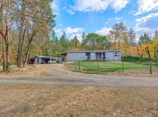 377 Sleepy Hollow Loop, Grants Pass, OR 97527