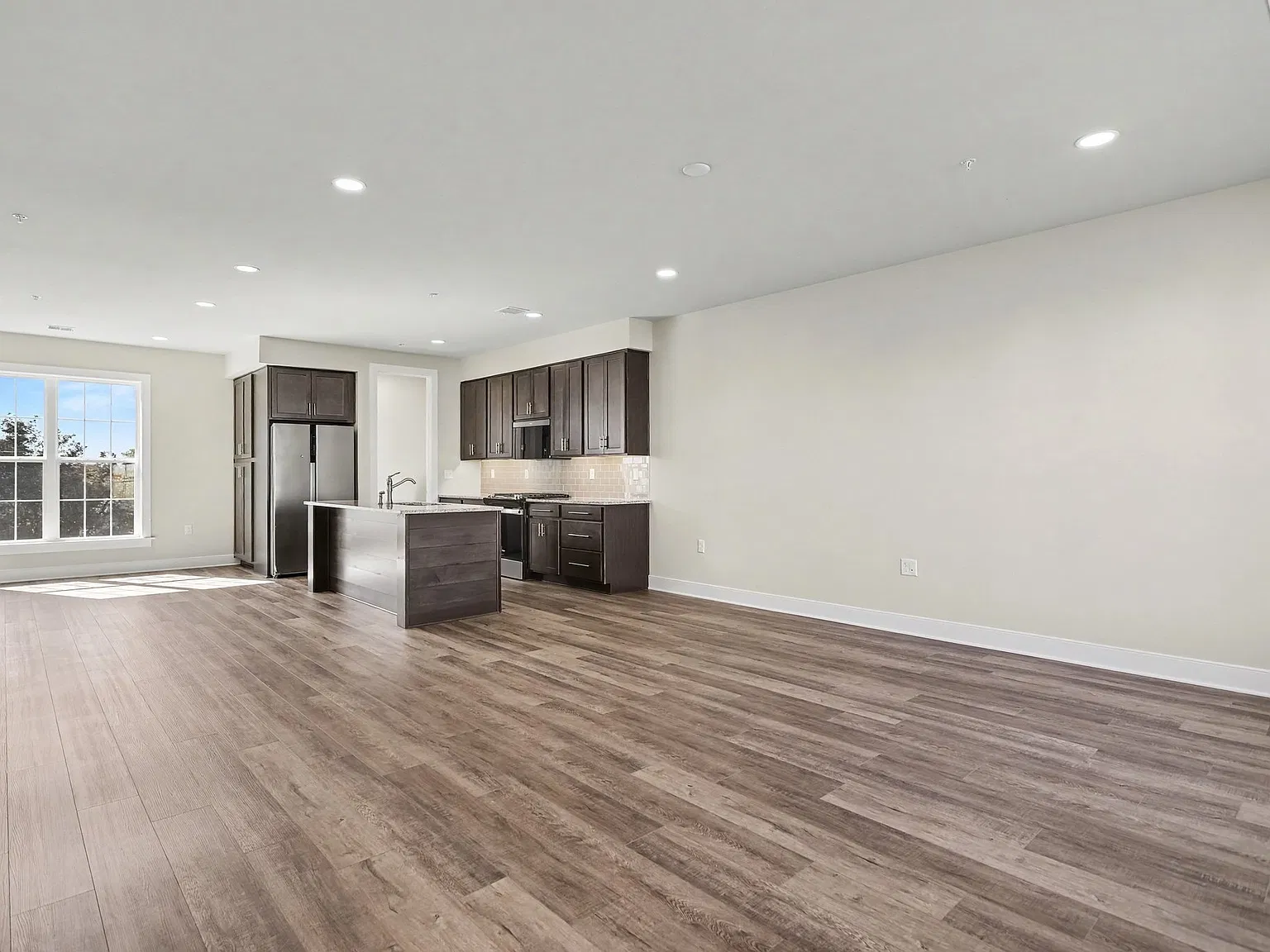 3 bed, 2.5 bath, 1402 sqft, $2,800 — Photo 4