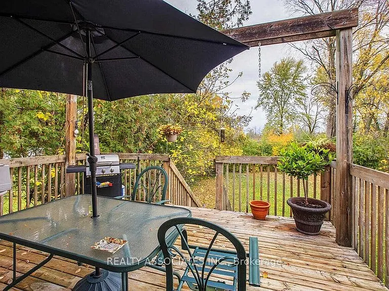 374 Irene Dr — Photo 7