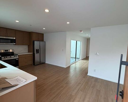 3rd image of 5417 Gentry Ave