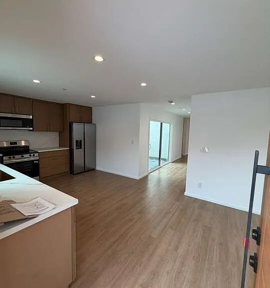 5417 Gentry Ave — Photo 3