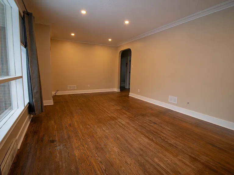 37 Franklin Blvd — Photo 2