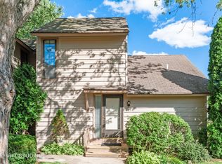 665 Beth Ct, Gurnee, IL 60031