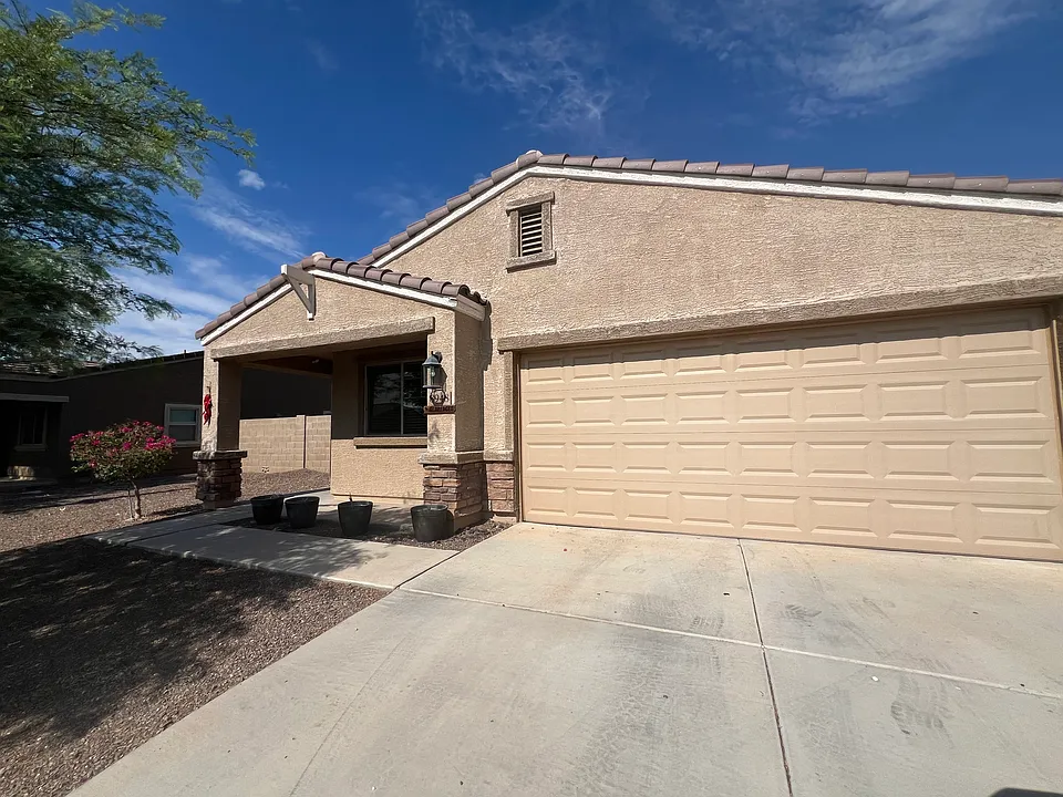 8948 S 254th Dr