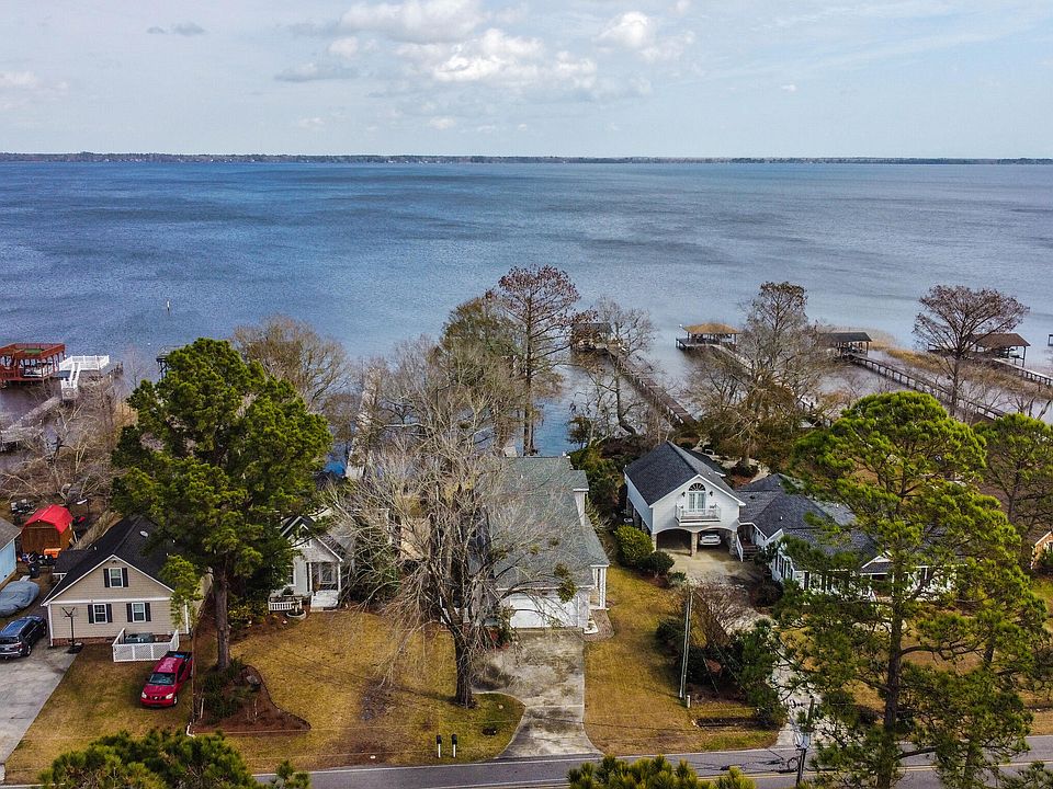 2555 Waccamaw Shores Road, Lake Waccamaw, NC 28450 Zillow