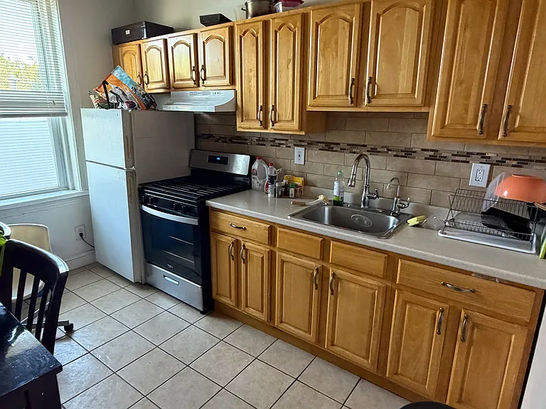98 Reservoir Ave — Photo 3