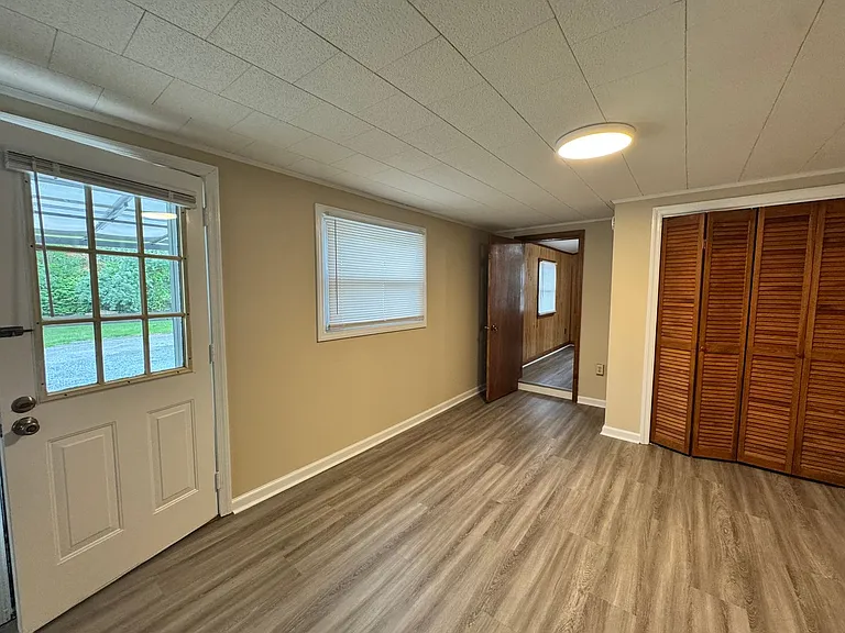 240 Lynbrook Rd — Photo 3