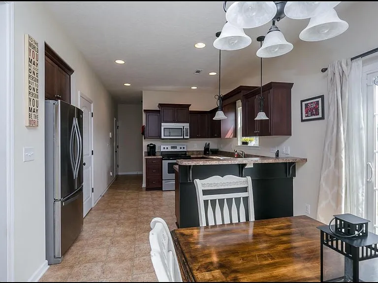 866 Westlawn Dr — Photo 8