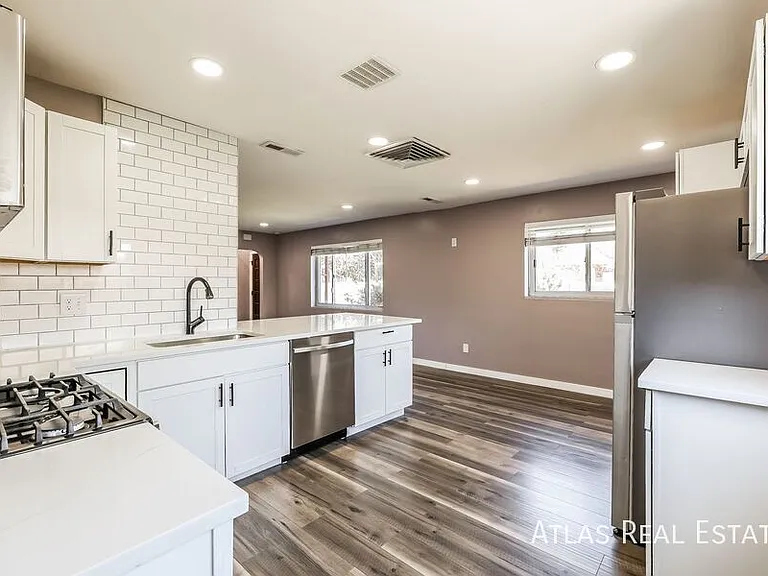 1620 Phoenix Ct — Photo 6