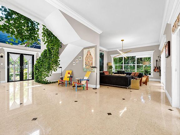 5th image of 442 Ridgewood Rd
