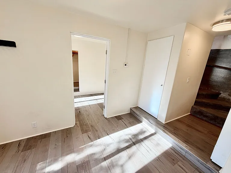 345 Crane Blvd — Photo 46