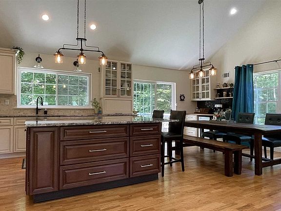 4th image of 83 Glen Rock Cir