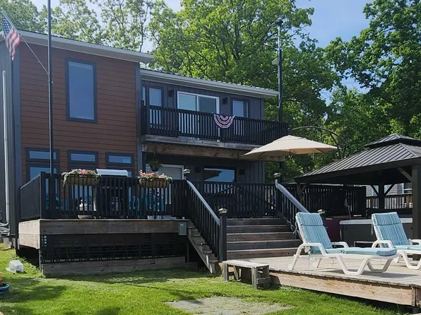 3287 Flint Dr, Sheridan, MI 48884