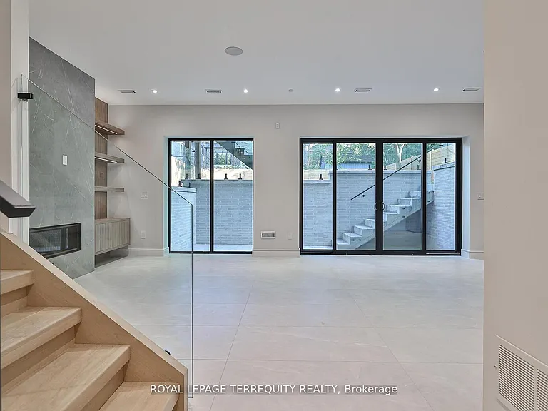 741 Woburn Ave — Photo 39