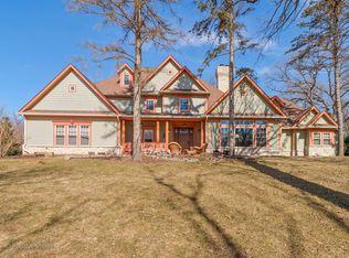 28W510 Washington Ave, Winfield, IL 60190