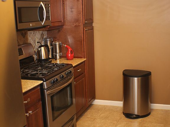 5th image of 52 River Park Dr