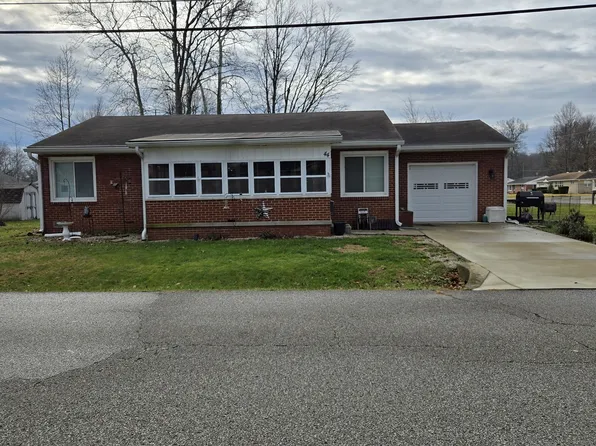 44 Long St, North Vernon, IN 47265