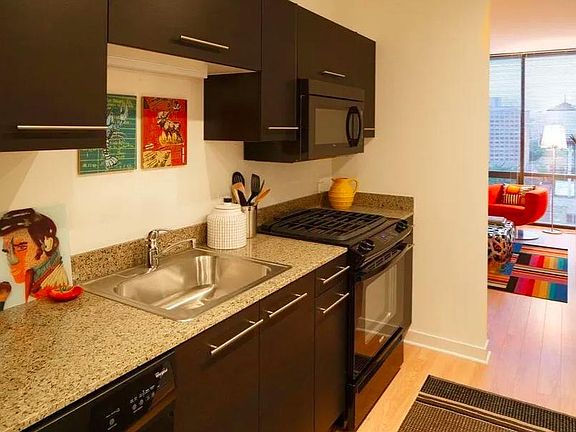 4th image of 1502 N Halsted St #301