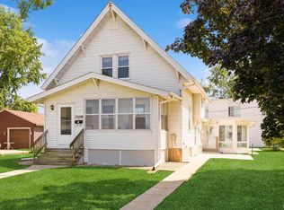 709 8th St, De Witt, IA 52742