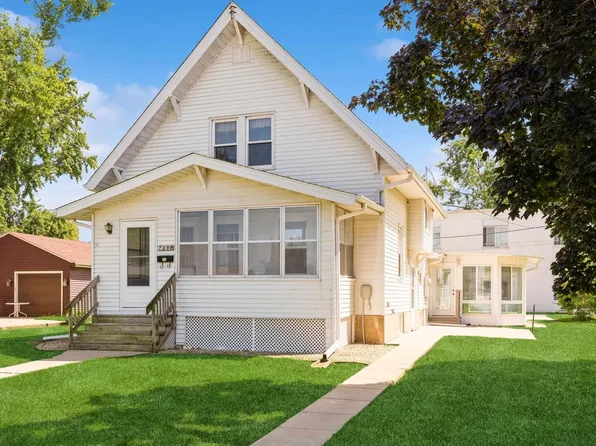 709 8th St, De Witt, IA 52742