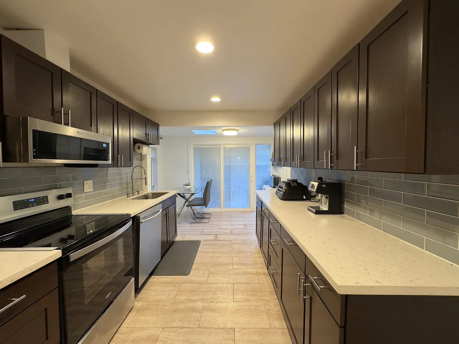 3 bed, 1150 sqft, $3,150 — Photo 4
