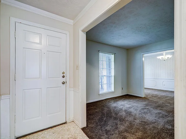 25403 Lynbriar Ln — Photo 2