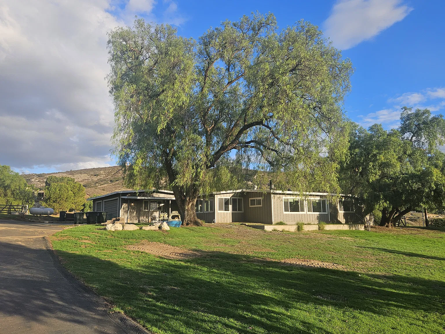 3 bed, 2051 sqft, $3,900 — Photo 1
