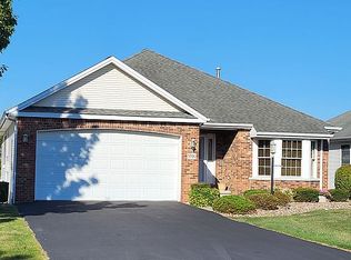 5596 Hidden Lake Dr, Lockport, NY 14094