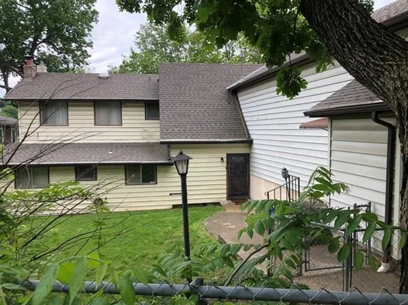 126 T St, Lees Summit, MO 64086