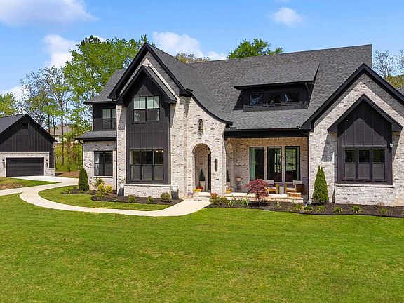 2nd image of 5016 Westridge Cir